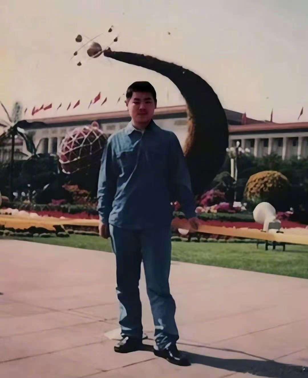 听说这是早期岳云鹏在北京工作的老照片。