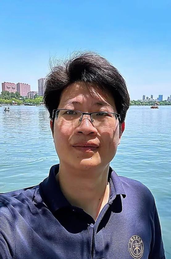 父爱如山！五一假期，年仅39岁的上海科技大学教授，携家人出游，女儿意外落水，