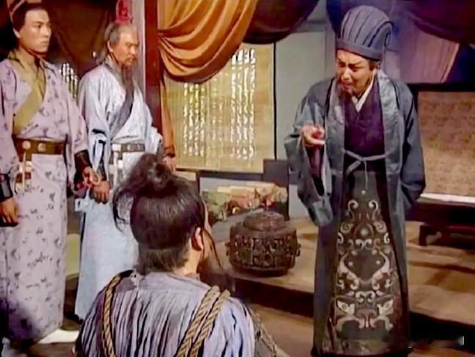 公元228年春天，诸葛亮第一次北伐顺利：南安、天水、安定三郡接连归附，长安城内的