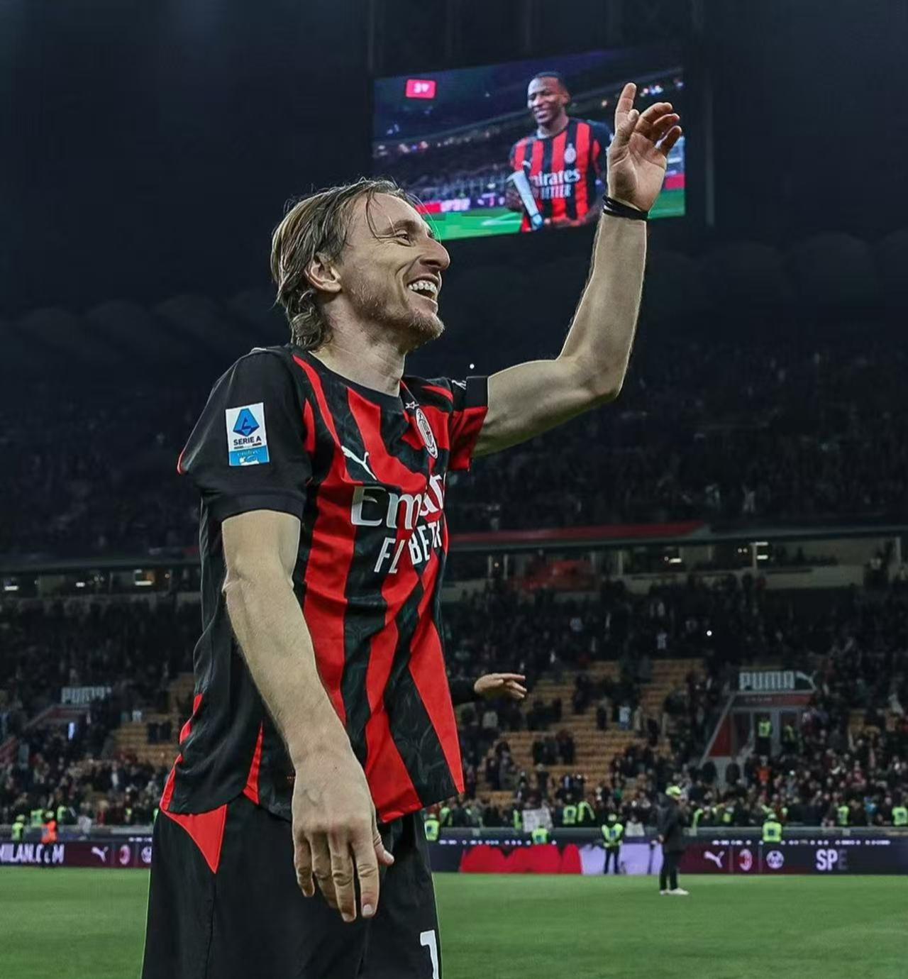 -5，米兰加油啊！米兰3比2胜都灵之后，米兰的积分达到63分，离国际米兰只有5