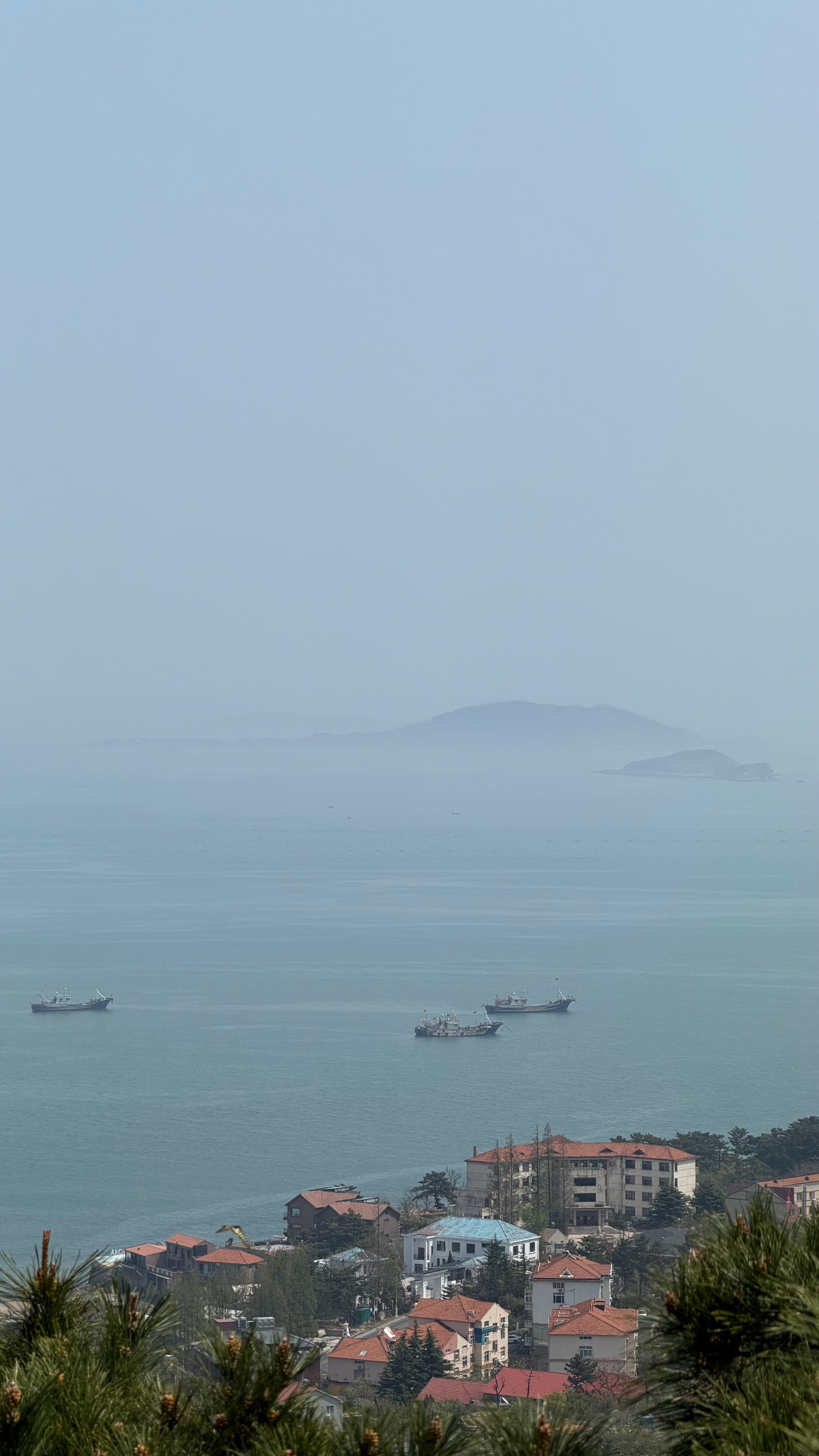 五一来青岛玩儿的友友建议留一天给最美环海公路这条公路来回一共二十几公里起始点在仰