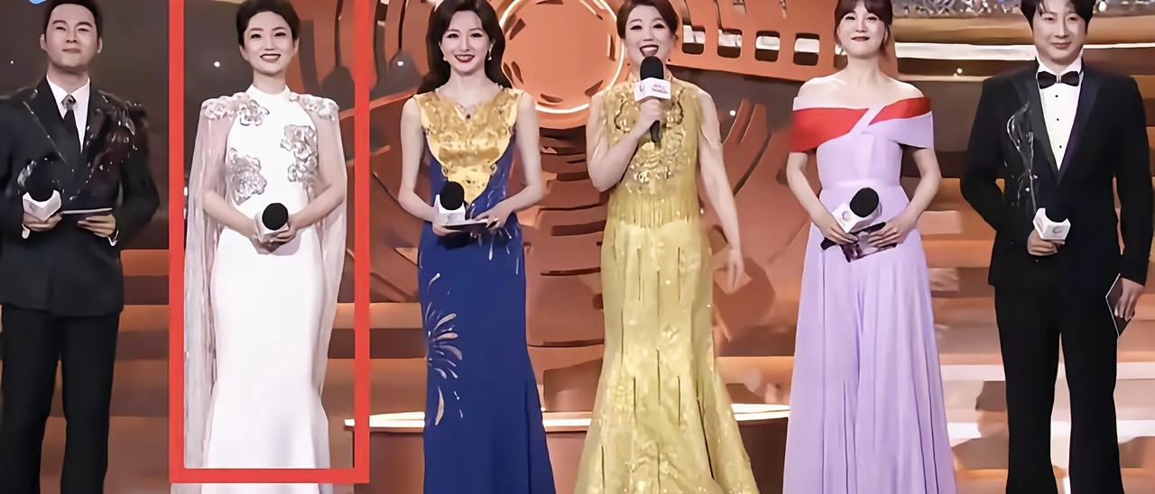 中国电影颁奖典礼，电影频道“一姐”蓝羽，意外被挤出了C位之外最近一场电影颁奖