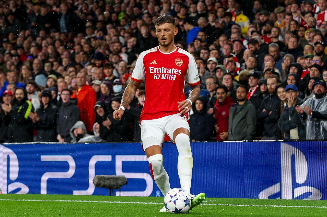 切尔西几个球员是真能演，总想把自己演成受害者，不断有人倒地，比赛真是七零八落，都