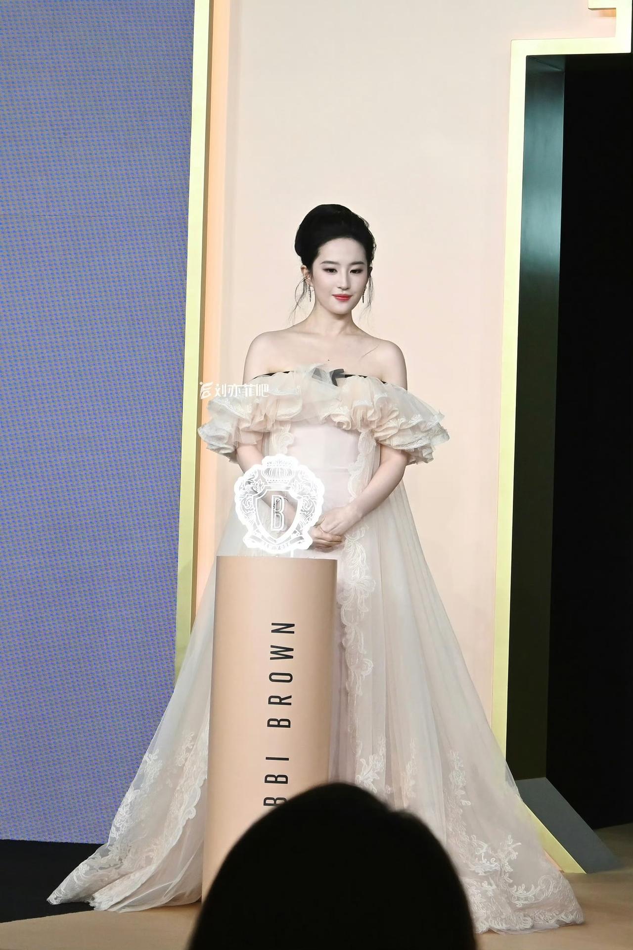 如此美丽的仙女🧚‍♀️刘亦菲每一次出镜都让人无比惊喜超级养眼.