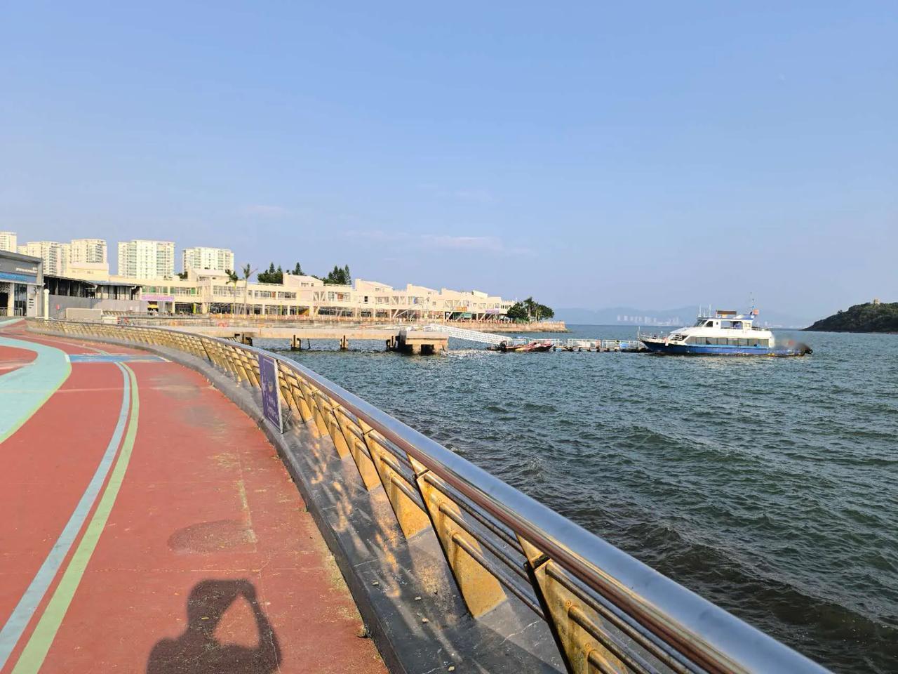 细品一下,医生的工资真的高吗?其他医院不清楚，像我们医院，一个广东省的县级