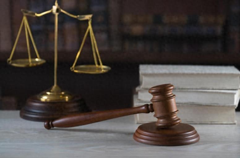 江苏苏州，一女子在试岗时陪老板在办公室喝酒，男友接她下班之后，报警声称自己的女朋