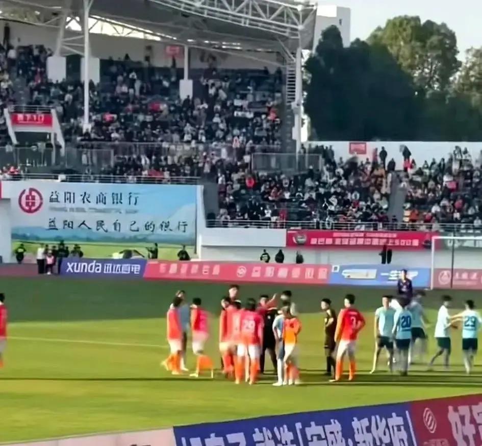 一个替补了3场的男人，用一脚倒钩，杀死了本赛季不败的卫冕冠军。这不是电影。