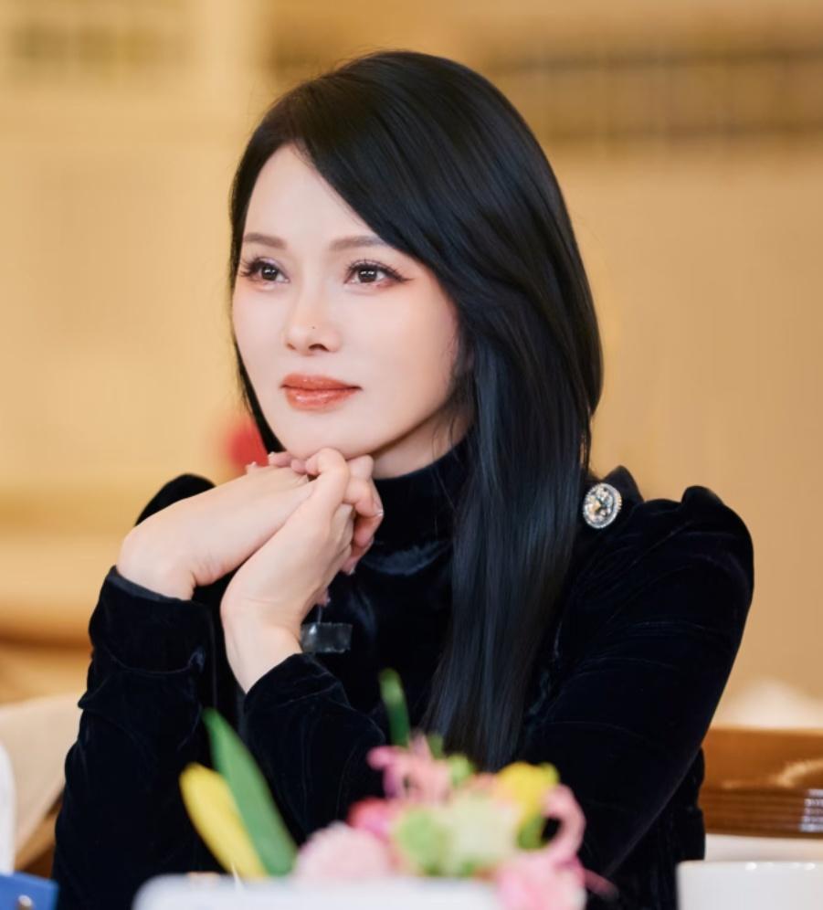 所有女人伊能静这句话请狠狠逼自己背10遍57岁的伊能静，自称是妥妥的“恋