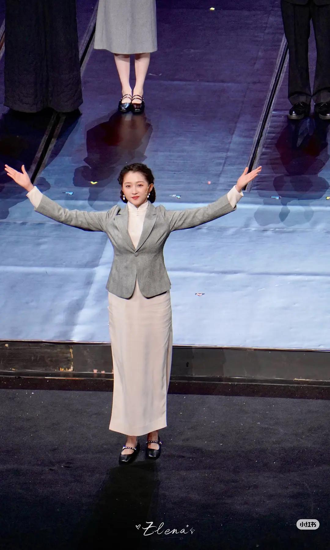 姐姐们觉得晓彤以后能走正剧路线，做老戏骨吗