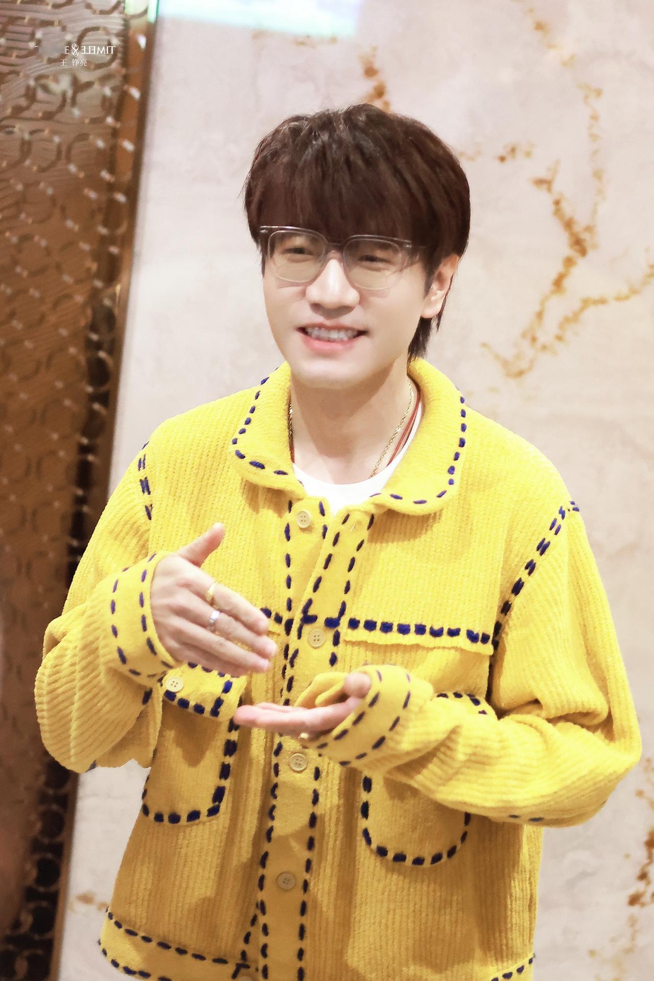 快乐老友记的收官宴，到底是谁喝醉了？苏醒不说，我来猜一猜[大笑]！首先肯定是王