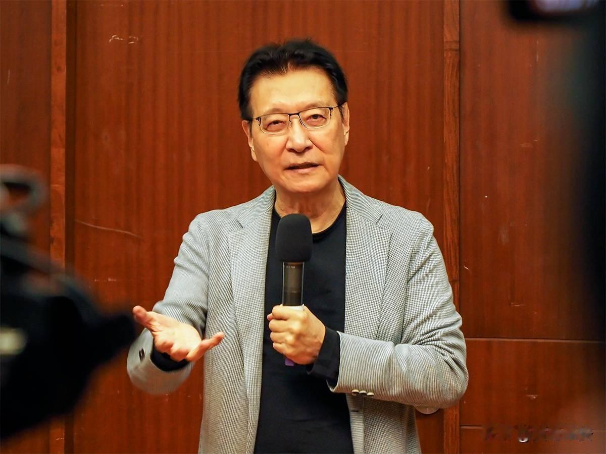 赵少康：韩国瑜生气有点过了今天上午，主持人赵少康在受访时谈到韩国瑜在会上罕见怒