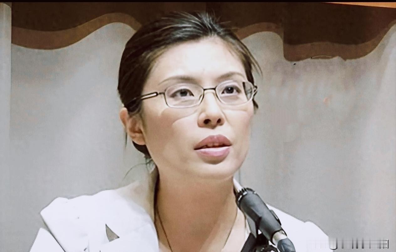 郑丽文这次可真是动脑筋了玩火自焚！郑丽文这招太狠了郑丽文赴台中拜庙开展