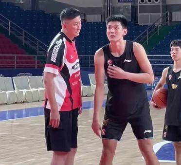 球迷传言广东报价萨林杰180万美元，很多年轻球员被涉及，宏远今年变动肯定少不了