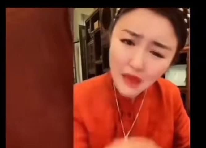 娇娇这回可真是豁出去了，直接点名道姓开撕徐凯泉和赵本山。她在网上破口大骂