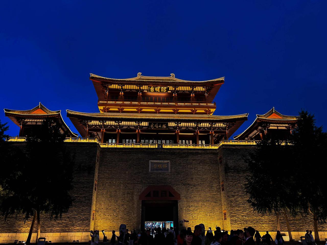管家巷，十部剧免费看管家巷是北街的姊妹街，也是襄阳的“街头剧场”，《诗画襄阳