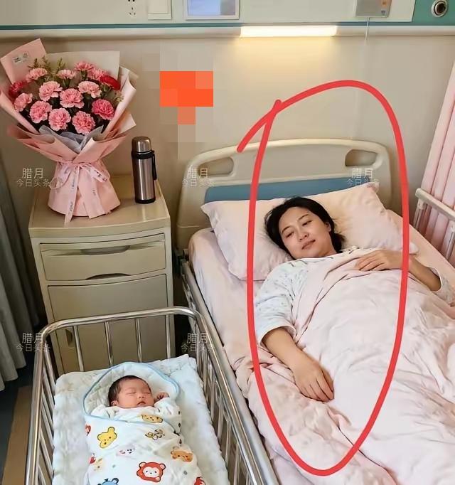 说52岁生二胎的妈妈“刚”，我倒觉得这字太轻了——这哪是普通的生孩子，是老两口把