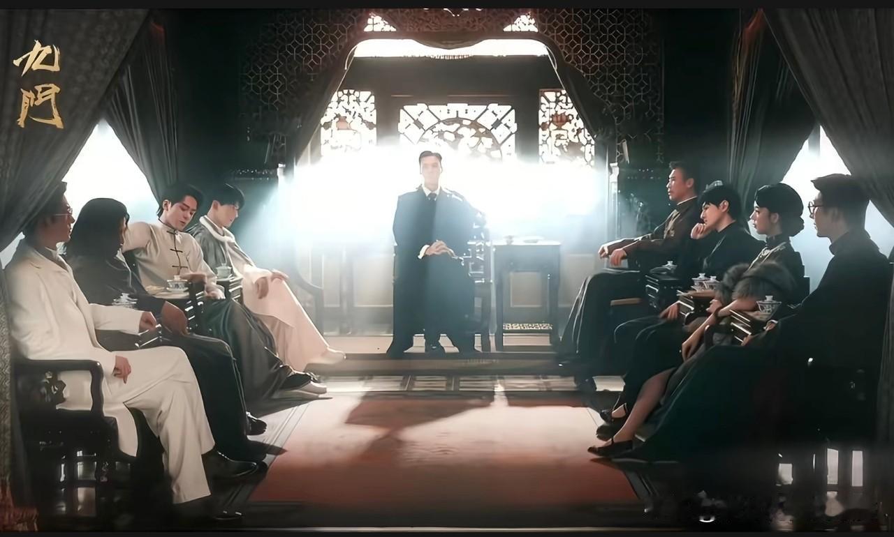 一觉睡醒，第一件事就是打开《老九门2》，看完第一集，感觉对味了。第一集就