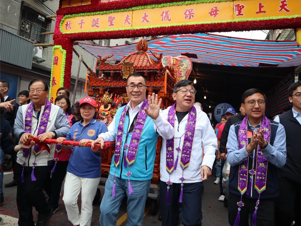 挺公益祈平安李四川：用40年公务经验拼新北建设国民党新北市长参选人李四川9日