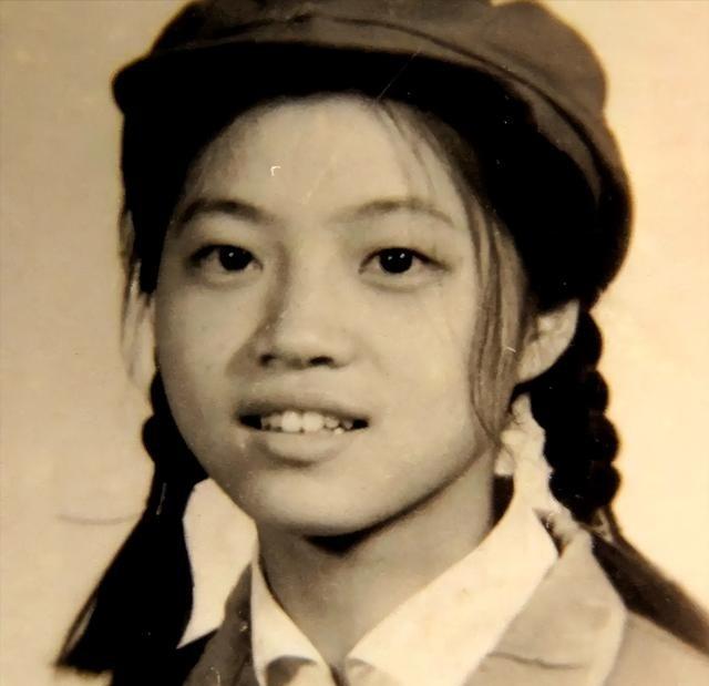 1969年，21岁的女知青廖晓东，嫁给了一贫如洗的老光棍。新婚夜，廖晓东一脸