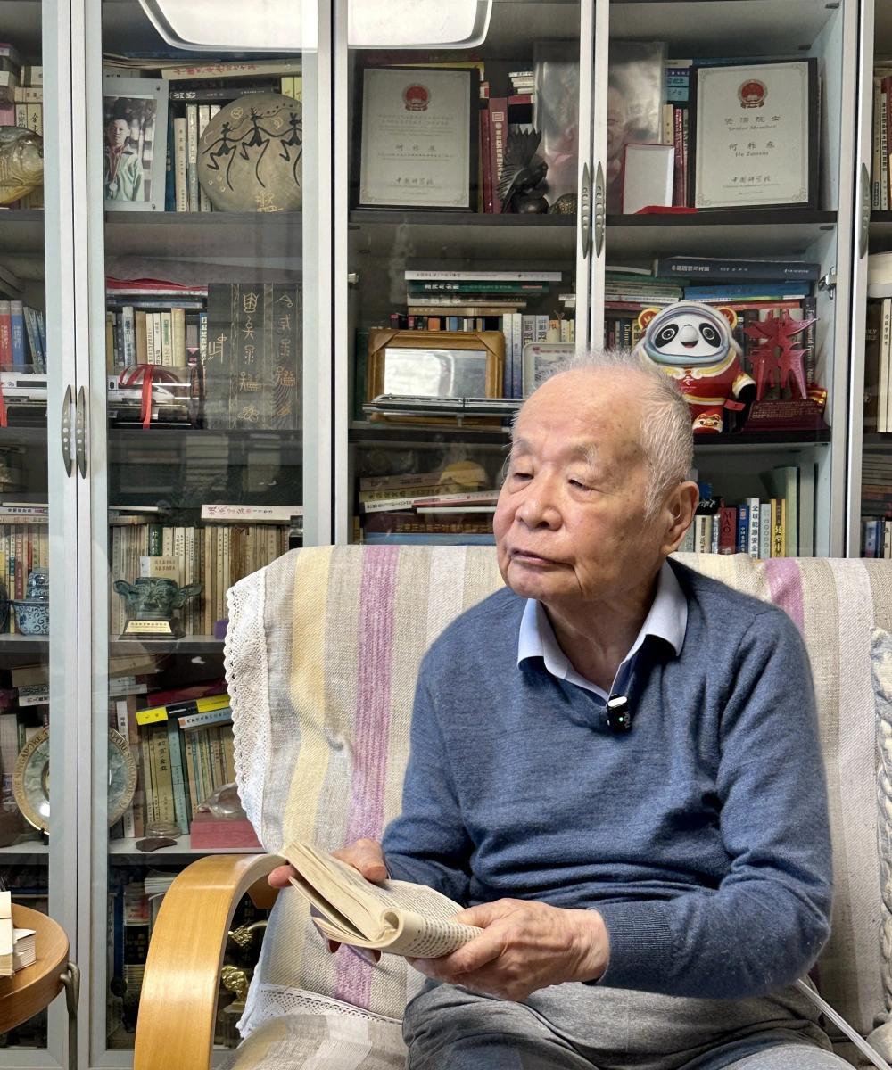 对于何祚庥院士，其实没有某些人说得那么简单，比如说他就是一个政工干部，在“两弹一