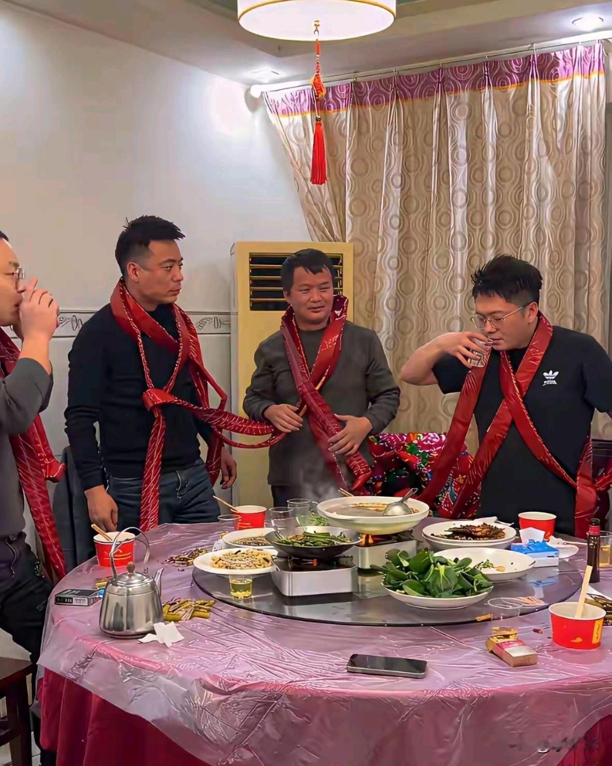 不是说现在不能劝酒了吗？