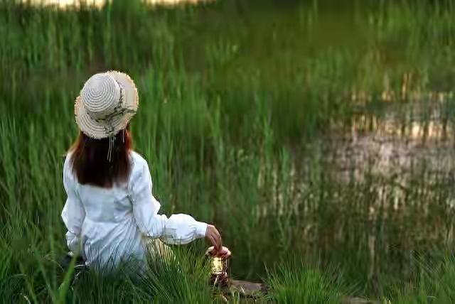 男人不删你微信，也不联系，聪明女人不会做这3件糊涂事，很掉价男人不删你微信，