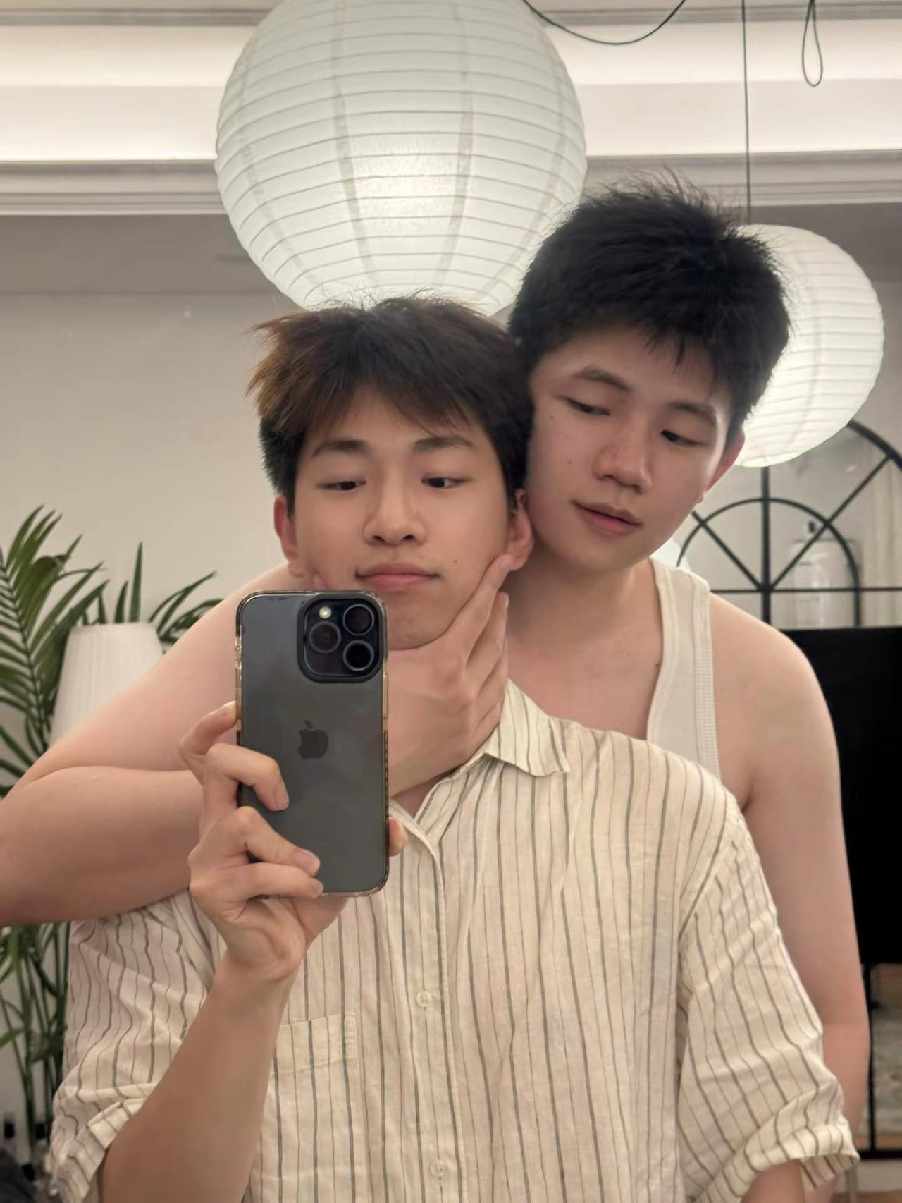 被捉奸（bushi第二天一早的飞机在朋友家借住一下～p5小志：你们这样是要被