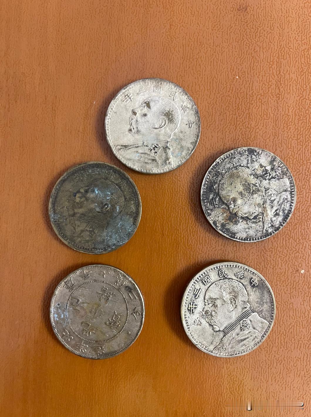 看看我的收藏吧！有保真的吗，藏很久了。懂这一行的同学说只有一枚是真的，你知道是哪