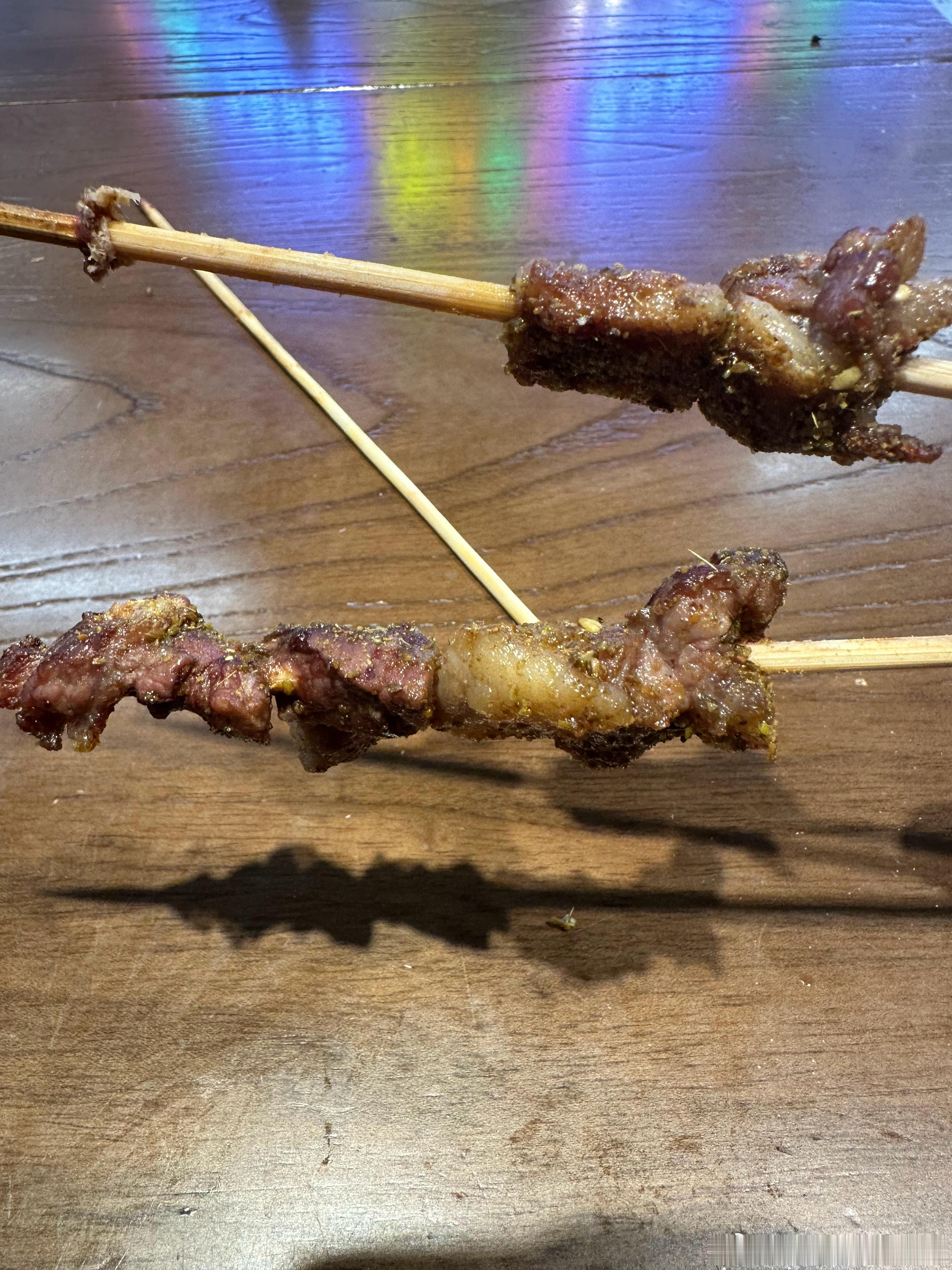 下午茶羊肉串….真的不多见烤的不错，就是感觉怪怪的