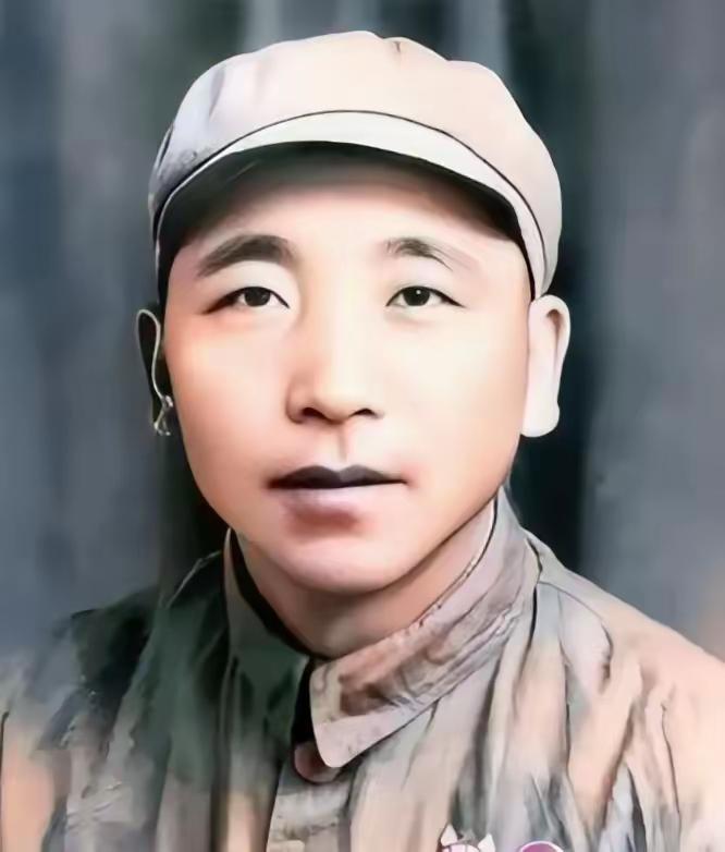 1937年，秦基伟在西北战场上被马家军俘虏。为了保命，他谎称自己是伙夫，试图蒙混