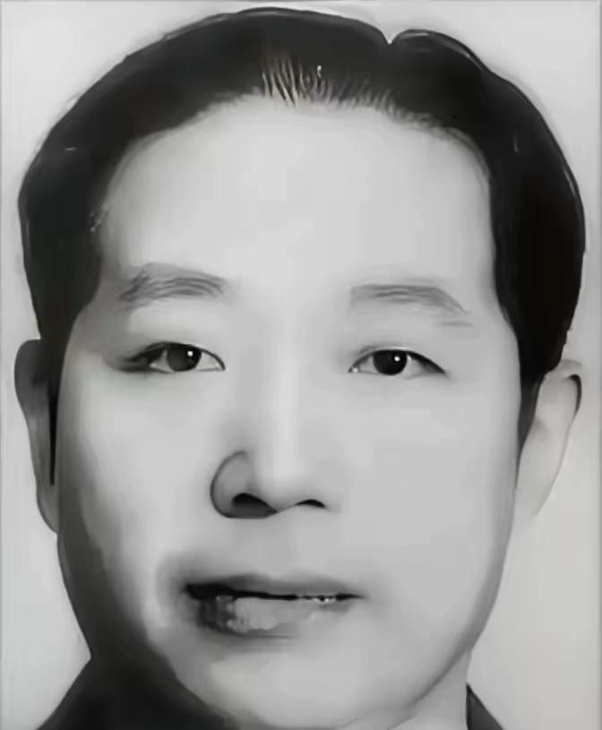 1937年，刺蒋失败后，百变杀手华克之投奔延安，伟人看到却当场断言：你绝不能留在