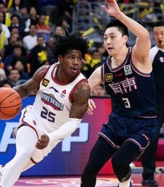 北京男篮正在接触前同曦男篮外援戴维斯。据国内媒体消息，北京男篮正在接触前同曦男篮