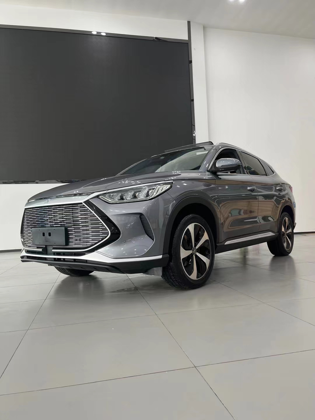 神一般的宋plus之前都是在网上看到很多评论这个车子有怎么好，今天空了也是去看