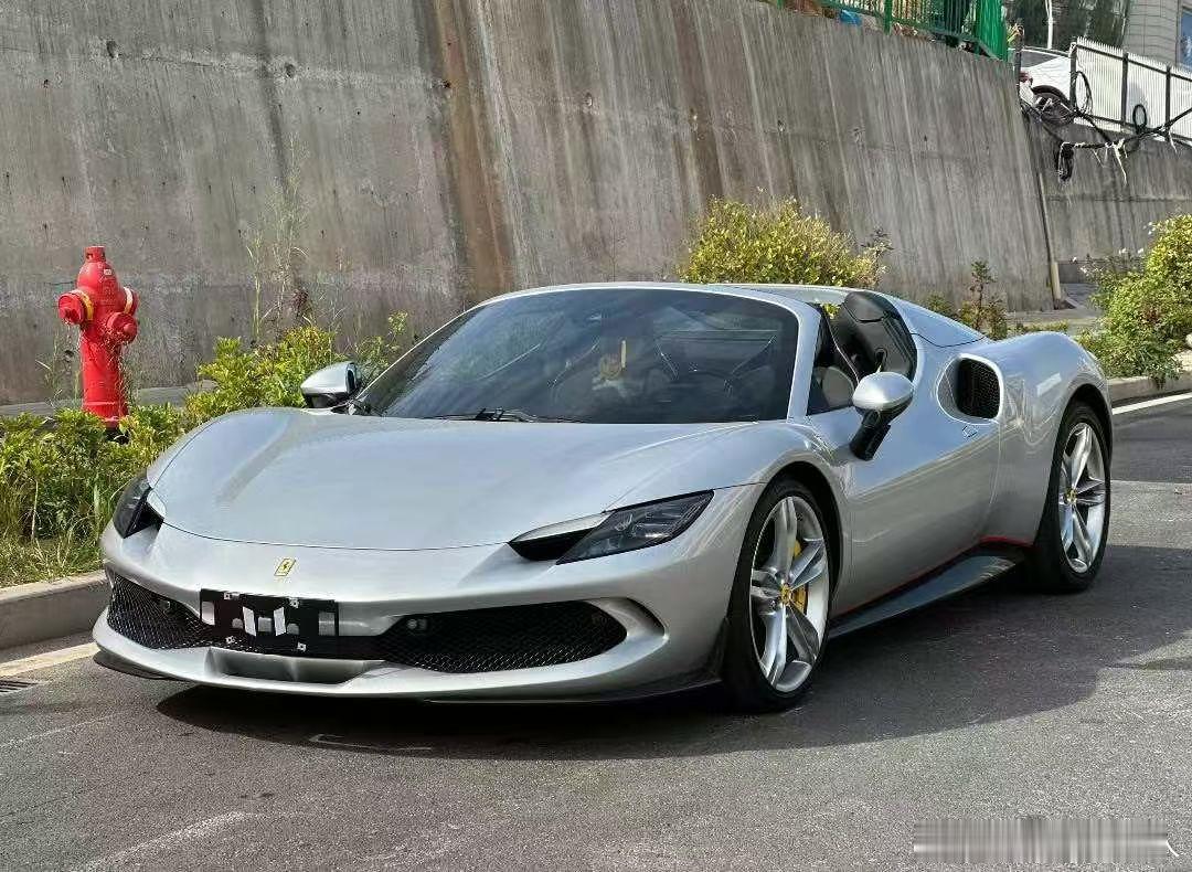 法拉利296GTS，特殊配色，24年上牌，5000公里