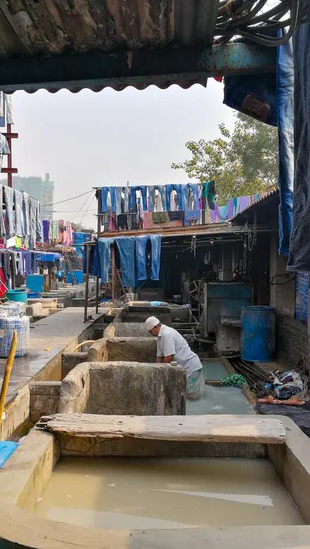 苏州工厂违规聘用印度劳工引众怒，官方介入调查苏州当地一家汽配厂此前发布迎新内容