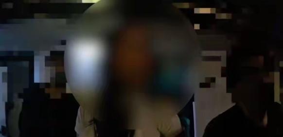 玩大了！台湾台北花博园区，26岁女主播为了博取流量，打着回馈粉丝的旗号，深夜邀