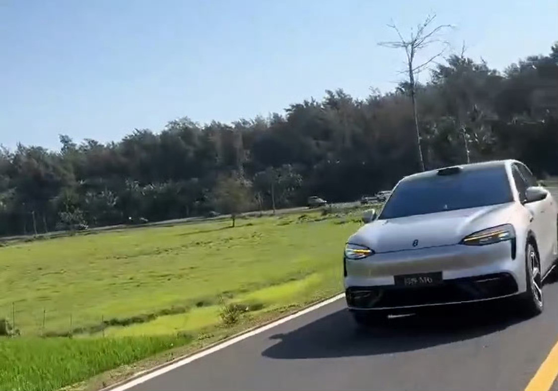 问界M6亮点抢先看，外观还是问界家族的设计风格，整体很清爽耐看。现在就等正式发布