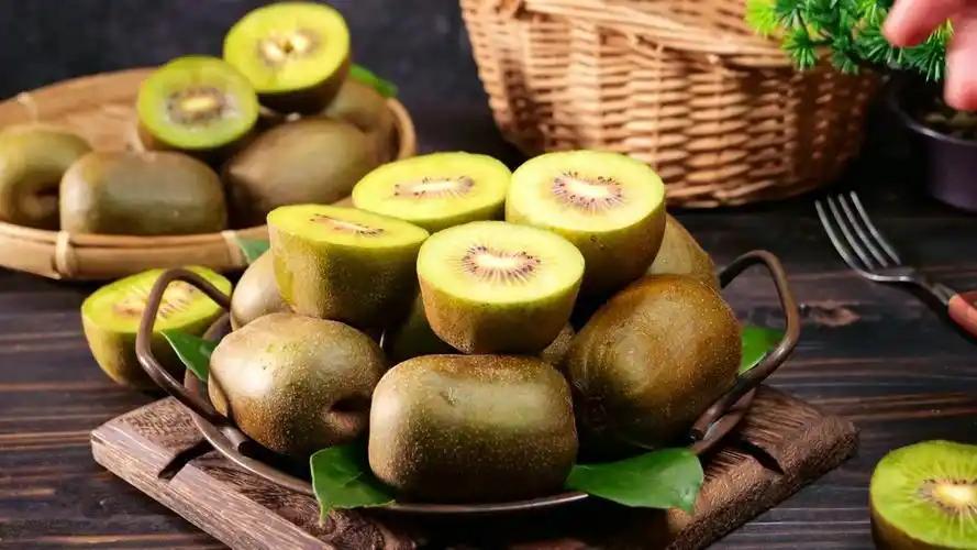 猕猴桃再次被关注！医生直言：老人经常吃猕猴桃，或迎来4个好处一个社区里做健康