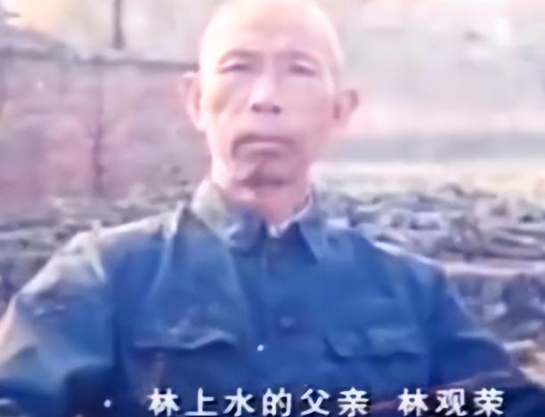 2000年，江西一农民去世后，儿子将父亲遗体放进了大缸。村里人纷纷说儿子不孝，没