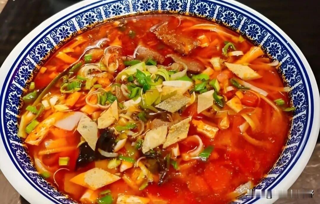 西安艳阳天西府饭店被誉为“面食天堂”“小吃天堂”，可来这里品尝一下西府大烩菜陕