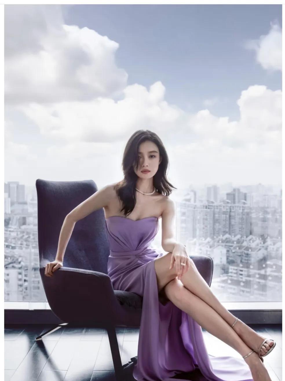 倪妮，原来脚趾头这么大啊。
