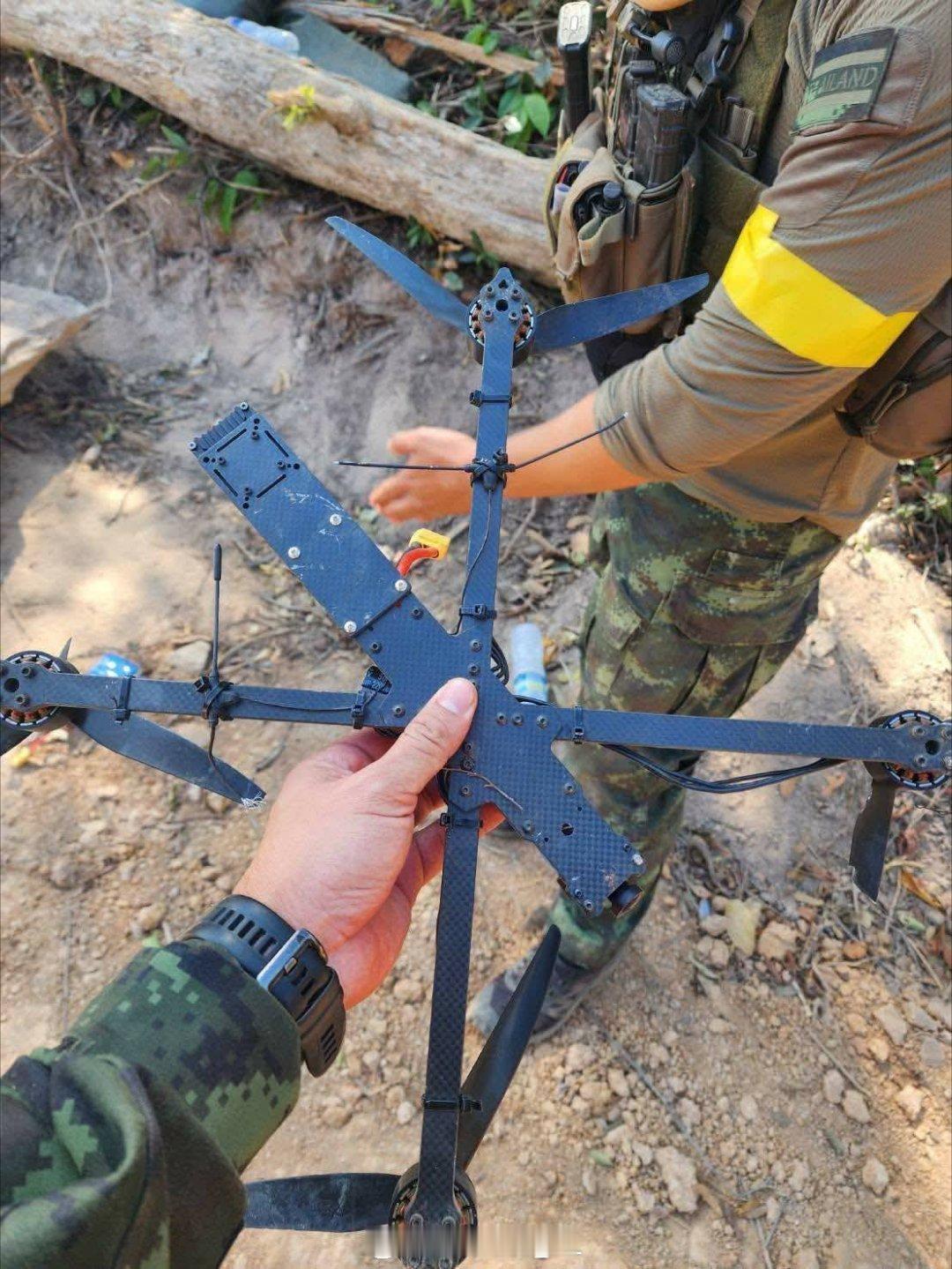 柬埔寨军队使用自杀式FPV无人机袭击泰国军队。