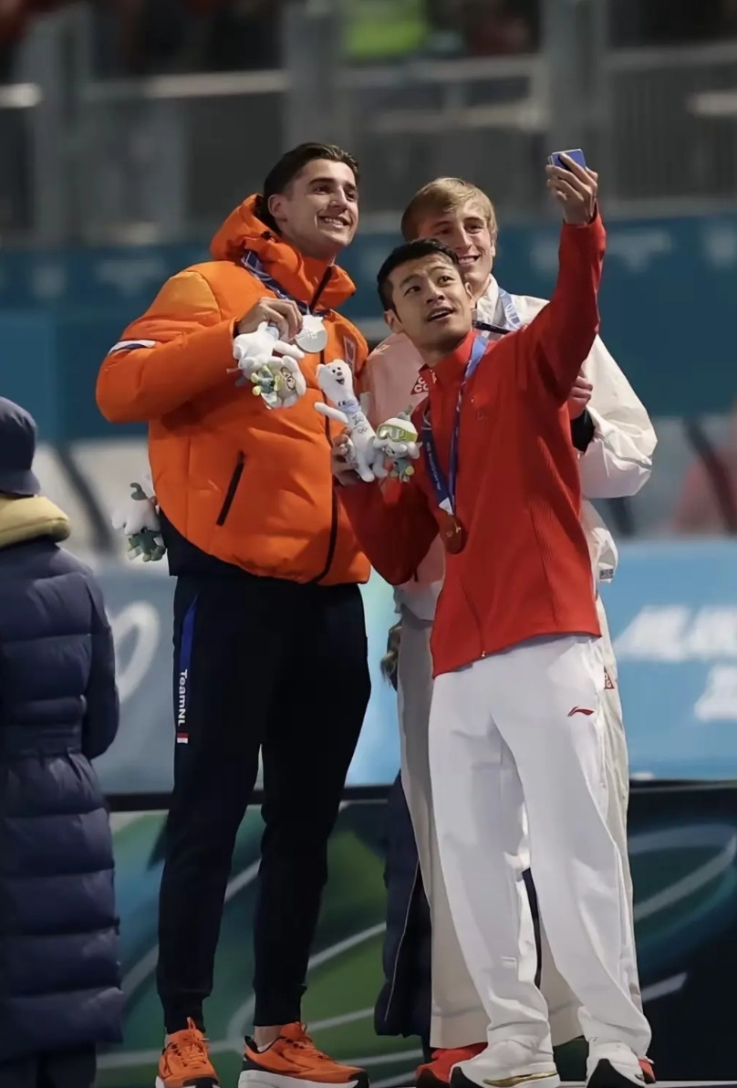 如果看宁忠岩的身体条件，在滑冰这个项目上是很难同欧美国家的运动员对抗的！据说宁