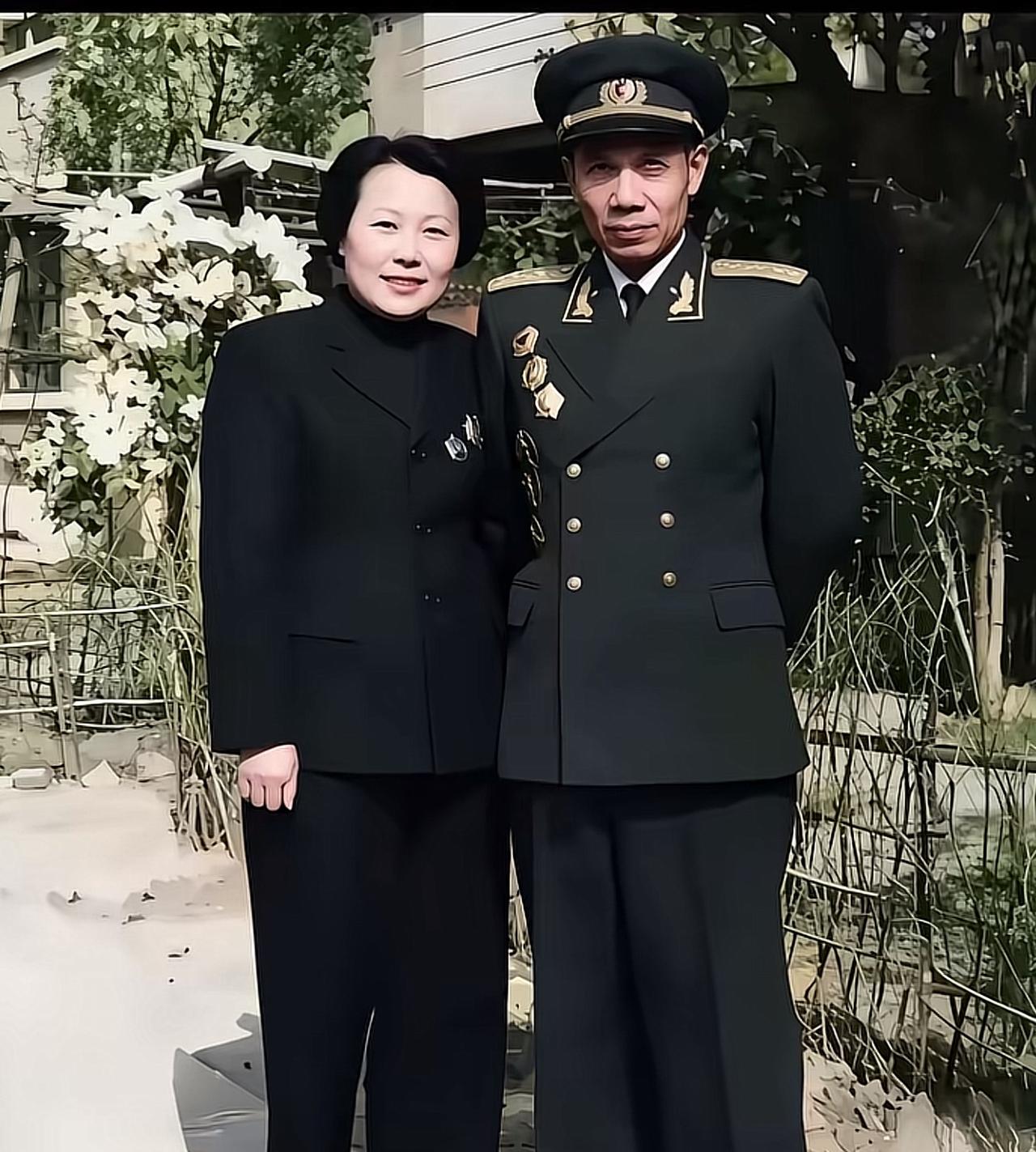 吴信泉的夫人有多美？这是1955年留影，俞惠如31岁，气质非凡