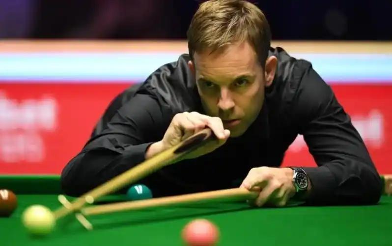 卡特是实实在在的不甘心呐！2025年世锦赛前，阿里·卡特排名第16位。赵心童横