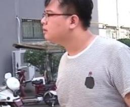 这个女孩可真要脸！年轻女孩快递丢失，没办法快递员赔偿536元，两天后快递员找到快
