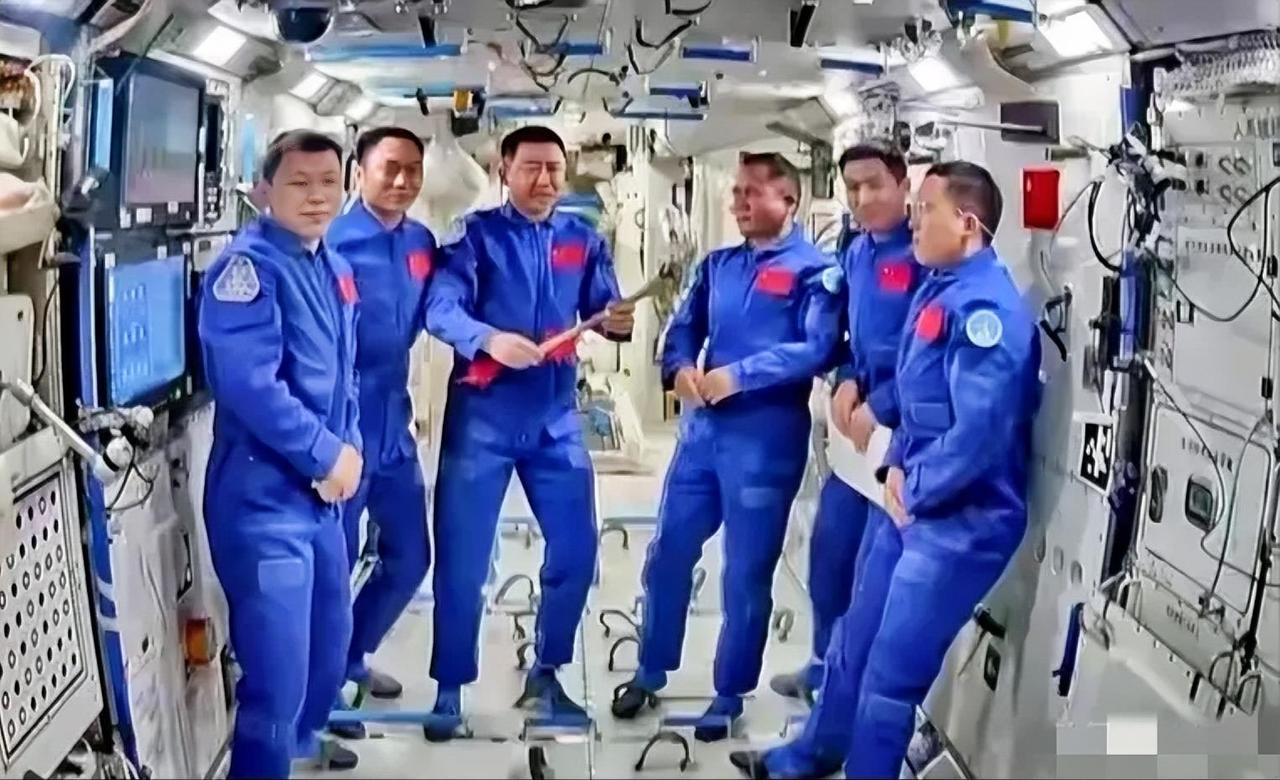 一觉醒来，全国都在关注神舟二十号！不是因为任务没完成，也不是因为交接出问题