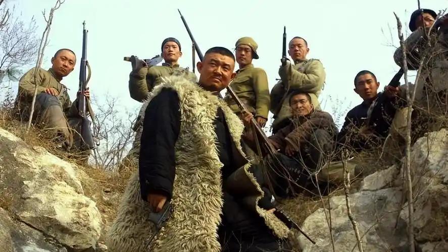 古代学子进京赶考都带有盘缠，为何土匪不打劫？只因腰间别有一物古代土匪不劫赶考