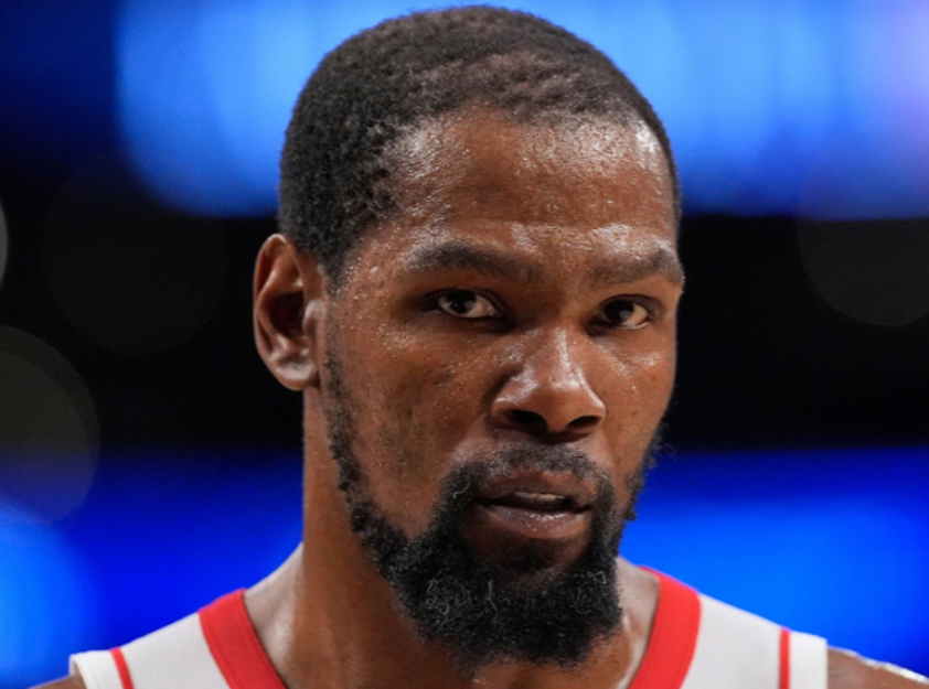 杜兰特啊杜兰特杜兰特顺利度过了常规赛，38岁的他，打了78场比赛，总上场时间高