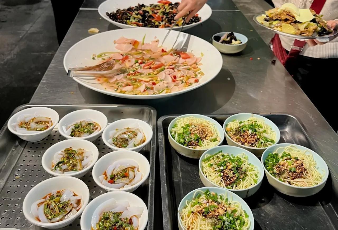 10块钱吃自助餐？在李家沱马王坪吃到了这辈子最魔幻的一顿饭——10块钱的自助餐